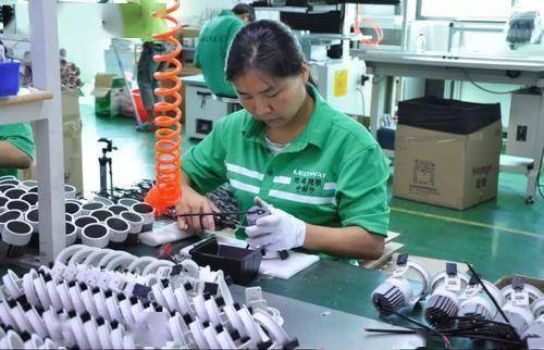 在工廠工作30天，每天加班3小時(shí)，離職后能否要求老板賠償？——兼談與旅游業(yè)務(wù)的關(guān)聯(lián)